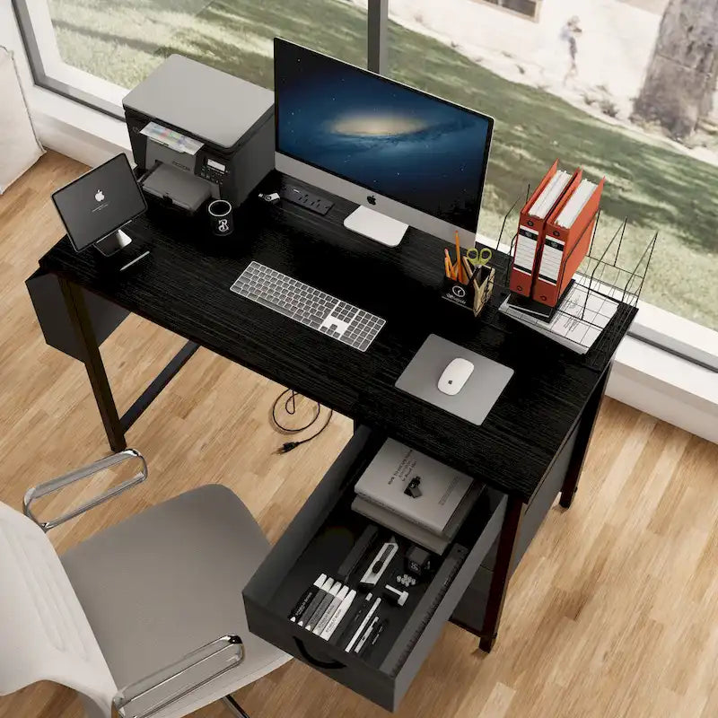 Bureau d'ordinateur moderne avec station de charge et tiroirs de rangement réversibles pour bureau à domicile ou salle d'étude
