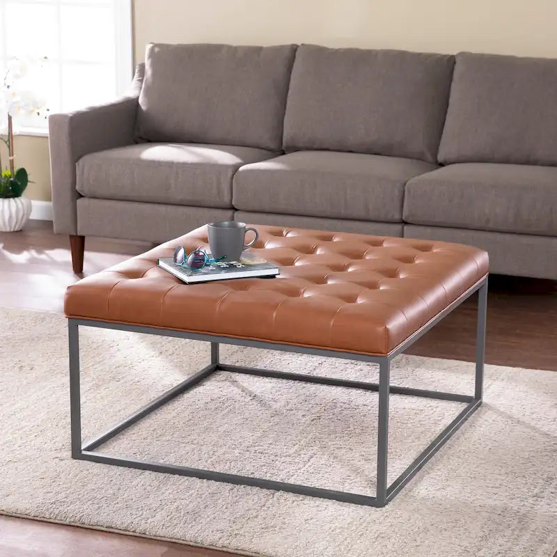 Pouffe capitonné en similicuir