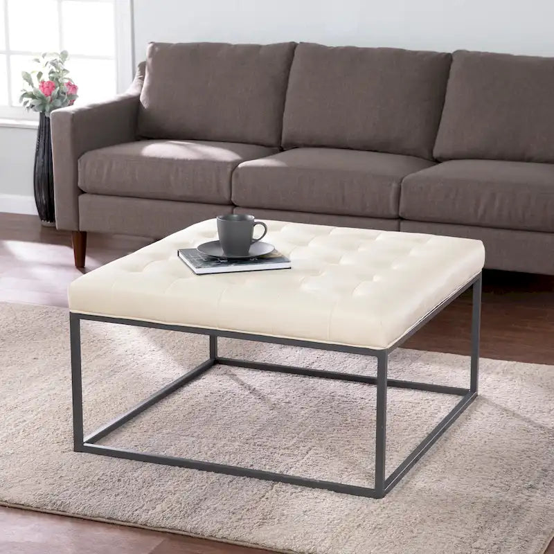 Pouffe capitonné en similicuir