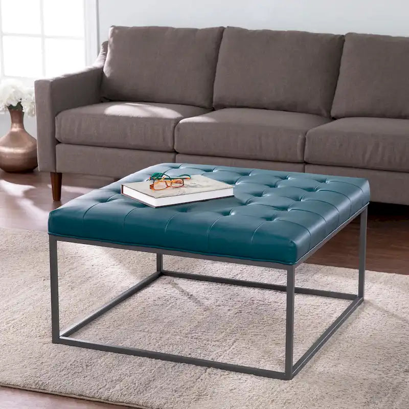 Pouffe capitonné en similicuir