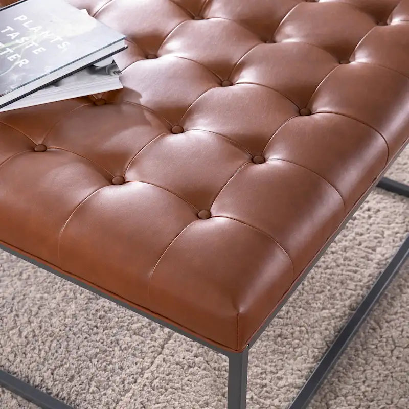 Pouffe capitonné en similicuir