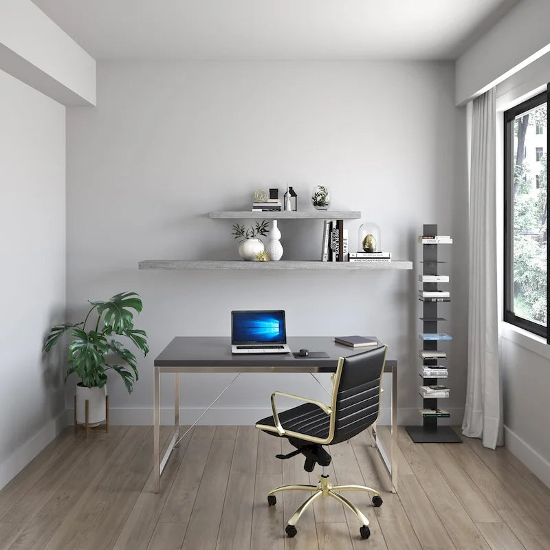 Chaise de bureau basse noire avec piètement doré brossé mat