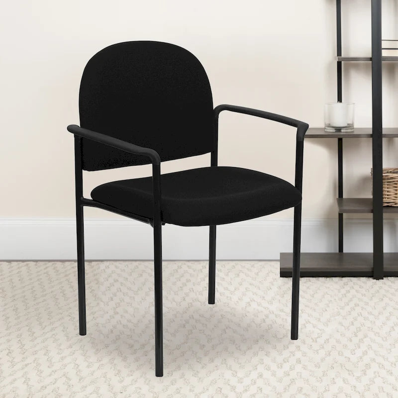 Chaise de réception latérale empilable en acier avec accoudoirs, modèle Confort