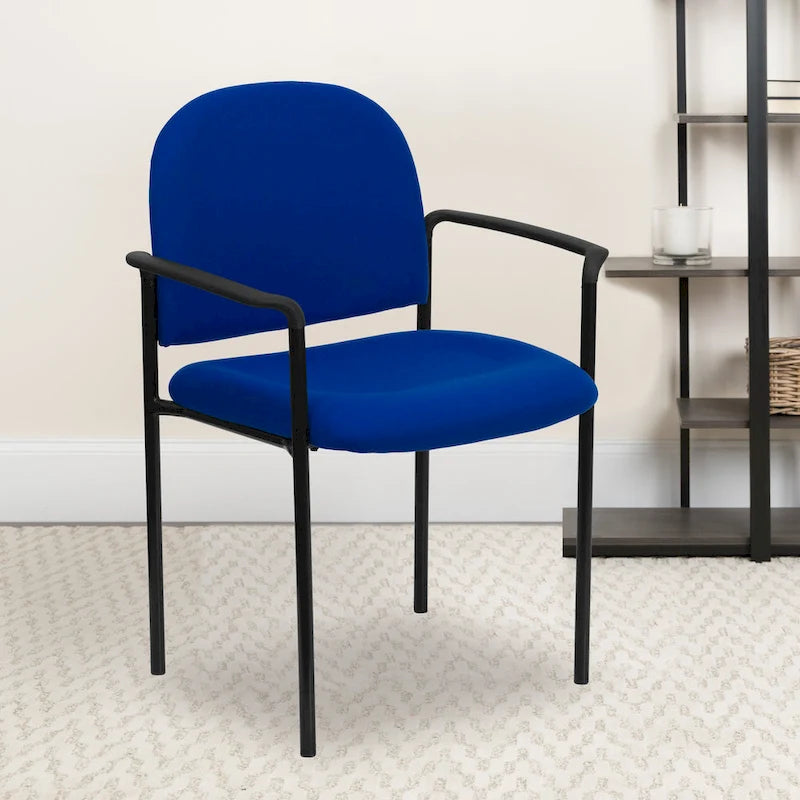 Chaise de réception latérale empilable en acier avec accoudoirs, modèle Confort